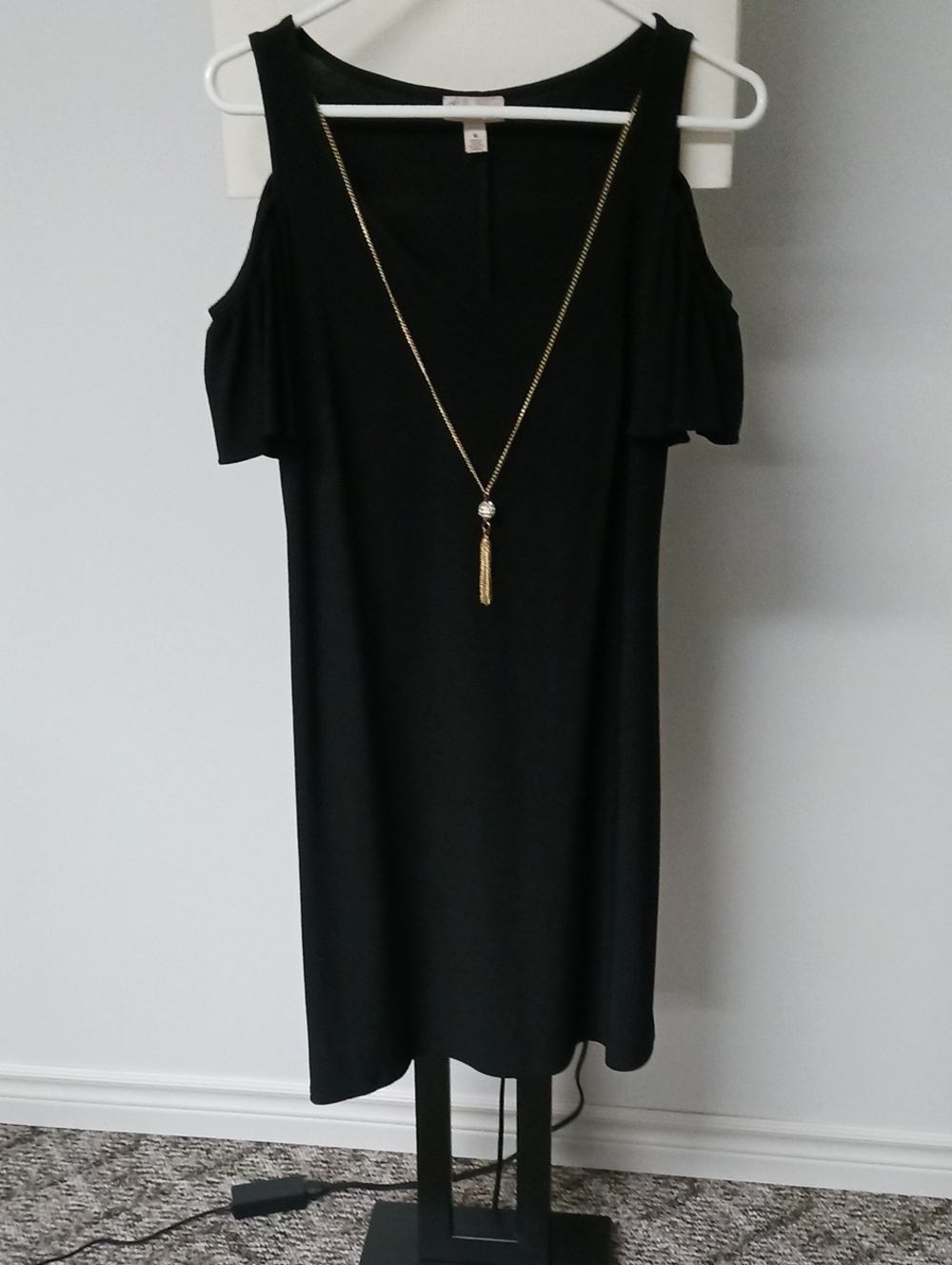 Black Cold-Shoulder Shift Dress - Classic Women's Style